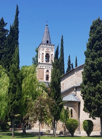 მოდიოდა ნინო მთებით, მოდიოდა... KARIBCHE